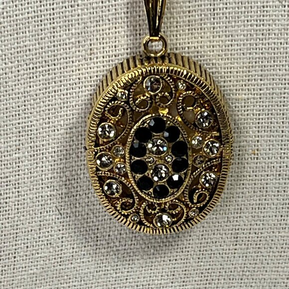 Vintage Vanity Fair Gold Tone Oval Locket Watch Necklace With Rhinestones - Picture 5 of 7